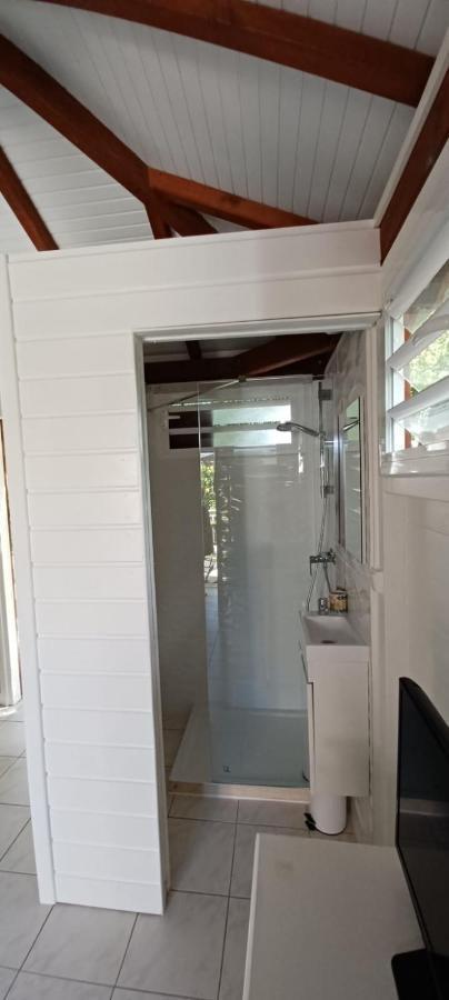 Gite Mamour - Charmant Petit Bungalow A Decouvrir Baillif ภายนอก รูปภาพ